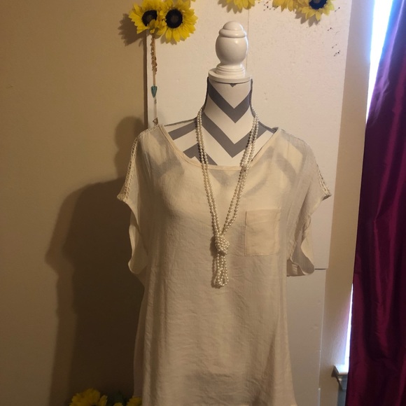 Plus size top - Picture 2 of 4